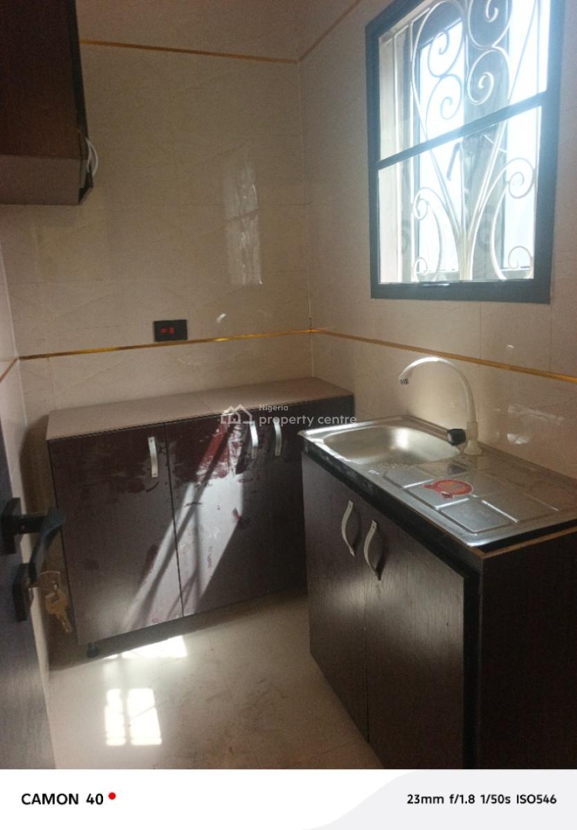 Very Decent But Potable Mini Flat in Ijesha Surulere, Off Omilani Street, Ijesha, Surulere, Lagos, Mini Flat (room and Parlour) for Rent