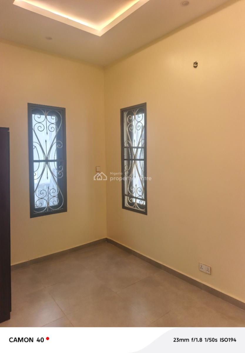 Very Decent But Potable Mini Flat in Ijesha Surulere, Off Omilani Street, Ijesha, Surulere, Lagos, Mini Flat (room and Parlour) for Rent