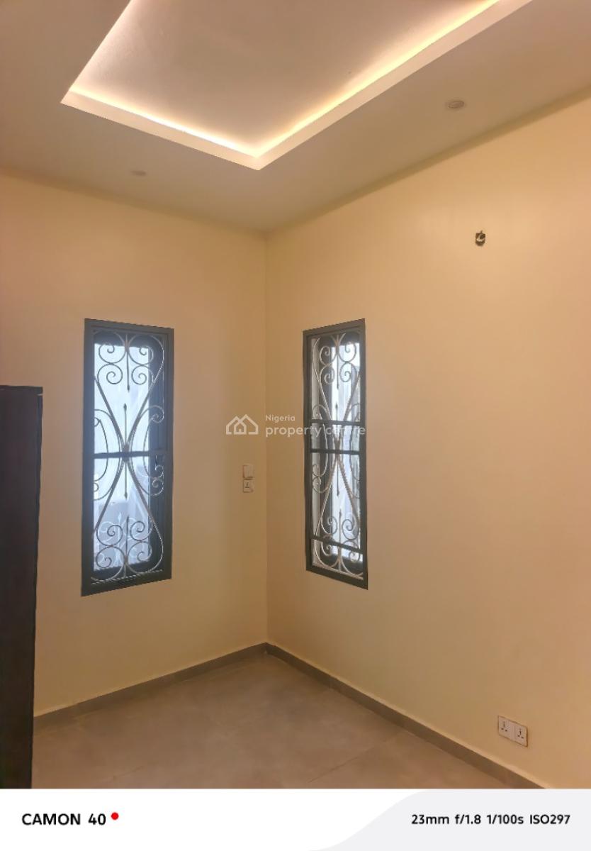 Very Decent But Potable Mini Flat in Ijesha Surulere, Off Omilani Street, Ijesha, Surulere, Lagos, Mini Flat (room and Parlour) for Rent