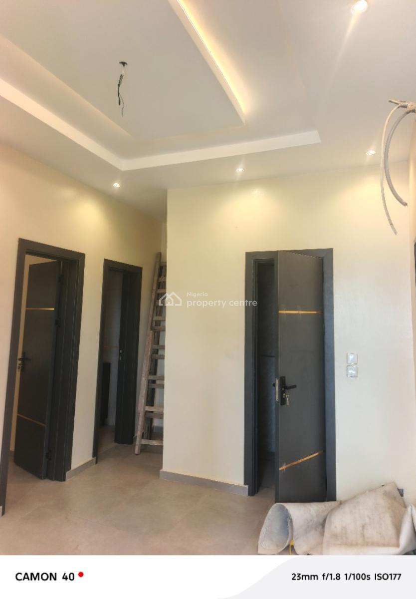 Very Decent But Potable Mini Flat in Ijesha Surulere, Off Omilani Street, Ijesha, Surulere, Lagos, Mini Flat (room and Parlour) for Rent