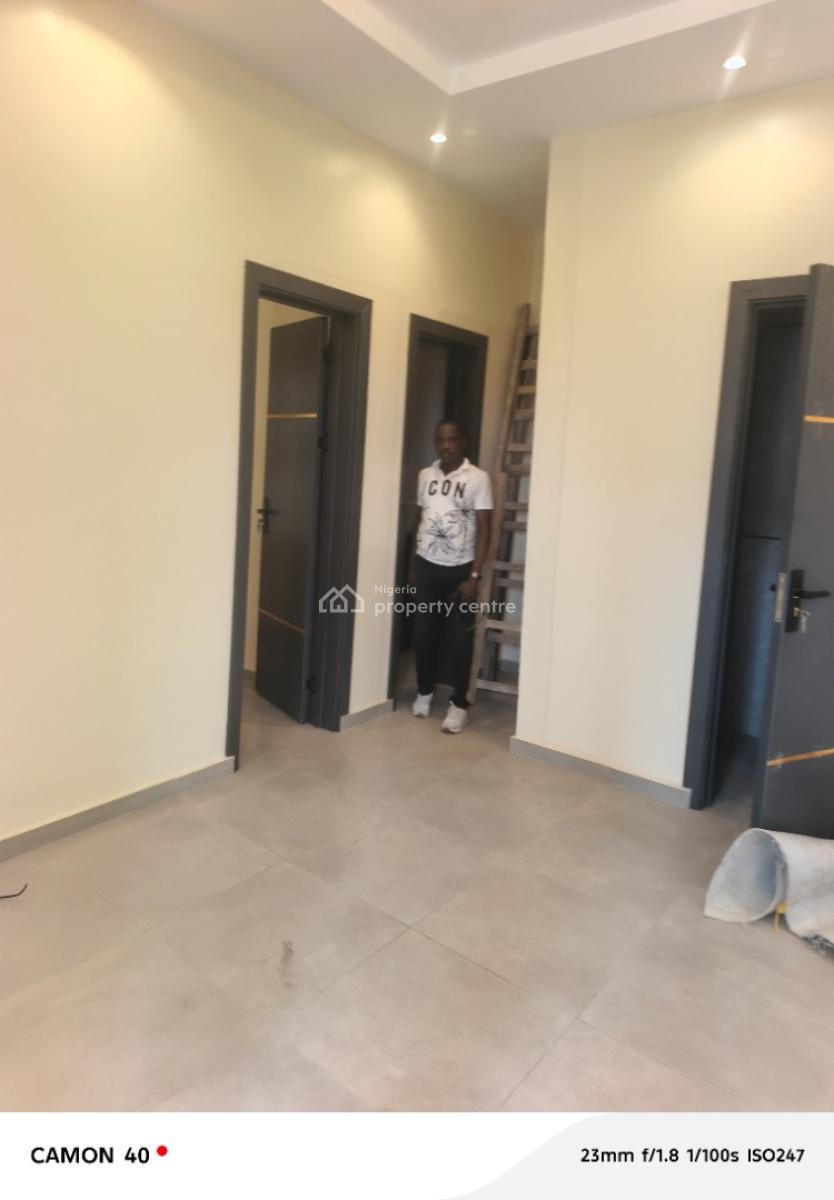 Very Decent But Potable Mini Flat in Ijesha Surulere, Off Omilani Street, Ijesha, Surulere, Lagos, Mini Flat (room and Parlour) for Rent