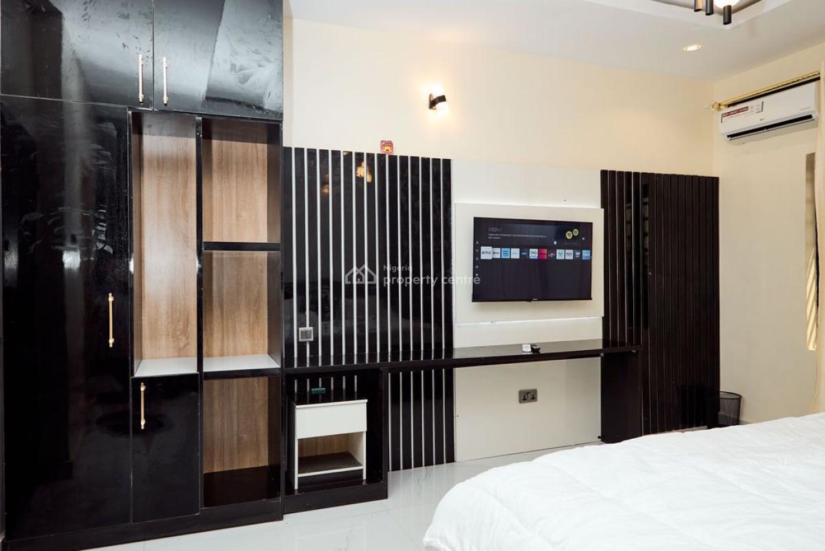 Luxury 4 Bedroom Apartment with Private Swimming Pool and Massage Chai, Inverter Ac,football and Snooker Games,standard Security Door, Ikorodu, Lagos, Flat / Apartment Short Let