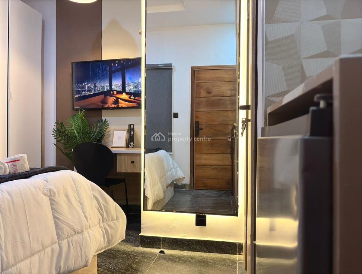 Luxurious and Cozy Studio Apartment with Private Compound Nd Swimming, Smart Security Door, Piano Shower Button , Board Games, Ikate, Lekki, Lagos, Flat / Apartment Short Let