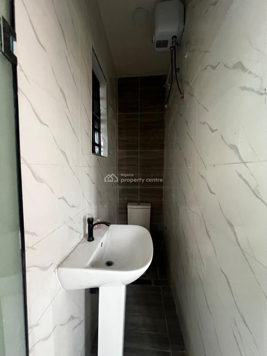 Newly Built 2/bedroom Apartments, Yaba, Yaba, Lagos, Flat / Apartment for Rent