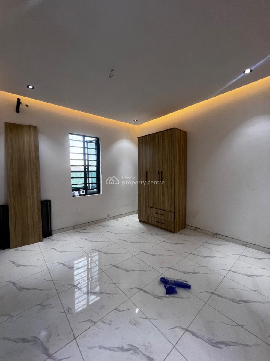 Newly Built 2 Bedroom Apartments, Yaba, Lagos, Flat / Apartment for Rent
