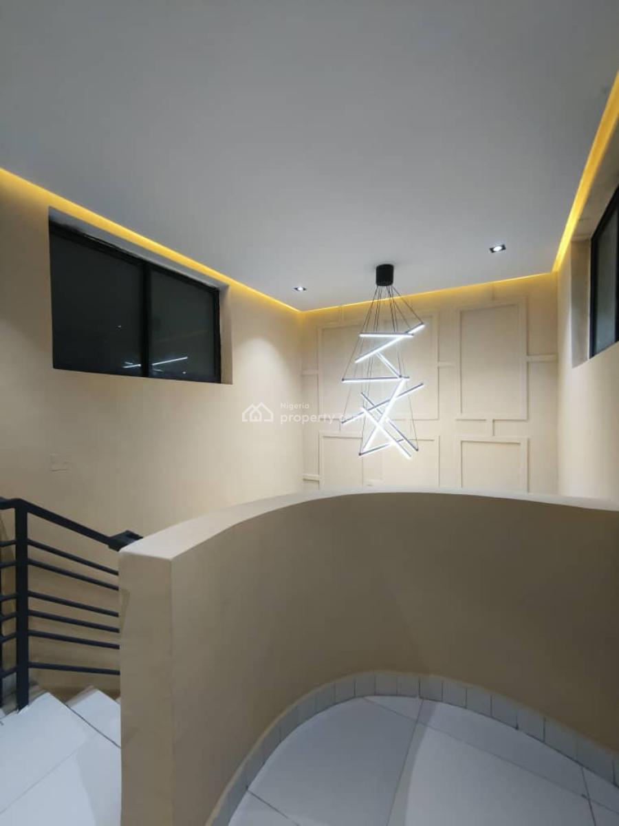 Luxury 2 Bedroom Maisonette in a Service Estate, Lekki Phase 1, Lekki, Lagos, Flat / Apartment for Rent