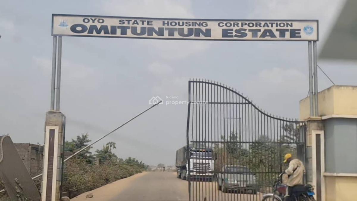 Gbajumos Court Inside Omituntun Estate, Omituntun Estate Ajoda New Town, Ibadan, Oyo, Mixed-use Land for Sale