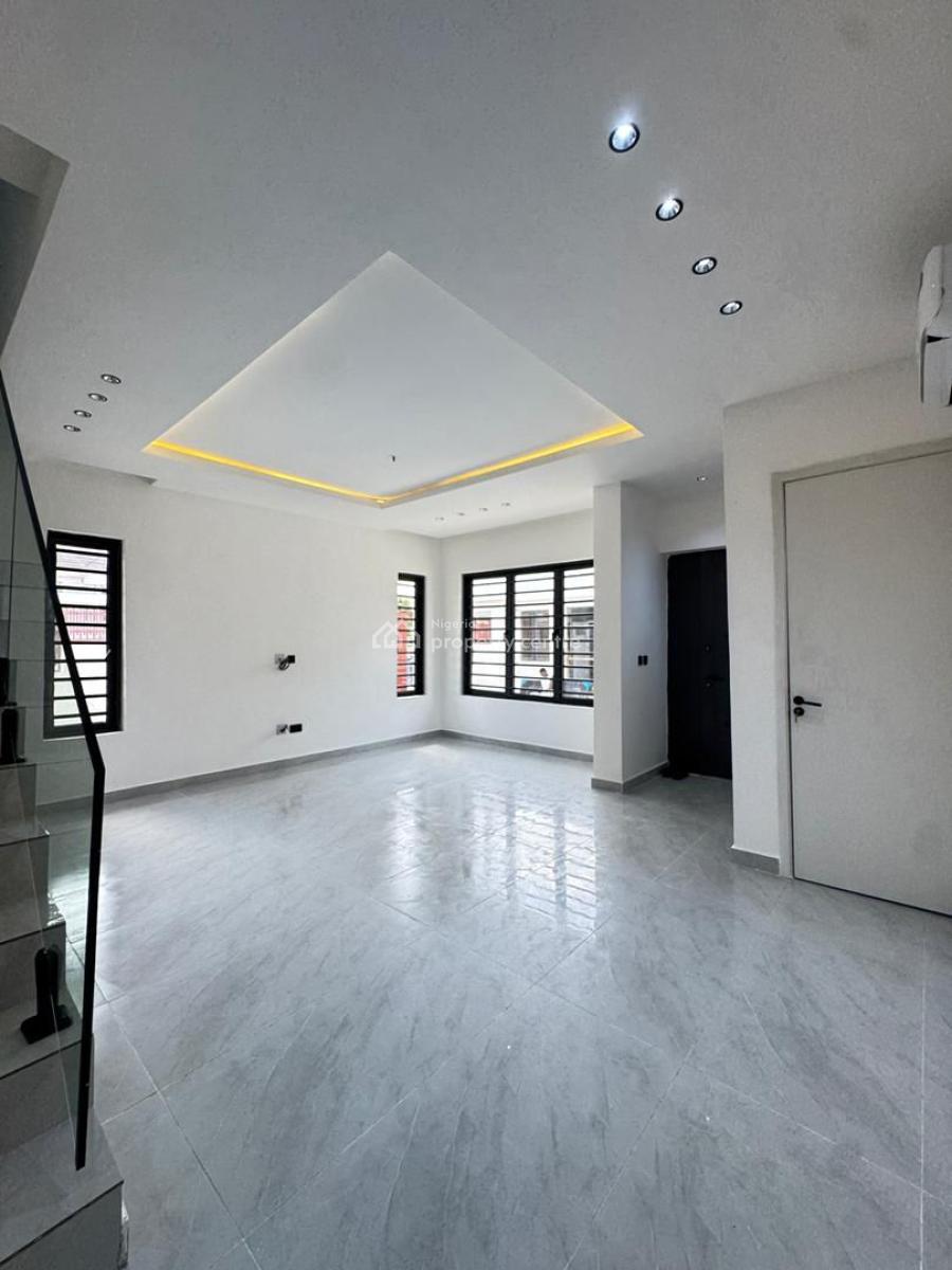 Luxury 3 Bedroom Apartment with a Bq, Lekki Phase 1, Lekki, Lagos, Flat / Apartment for Sale