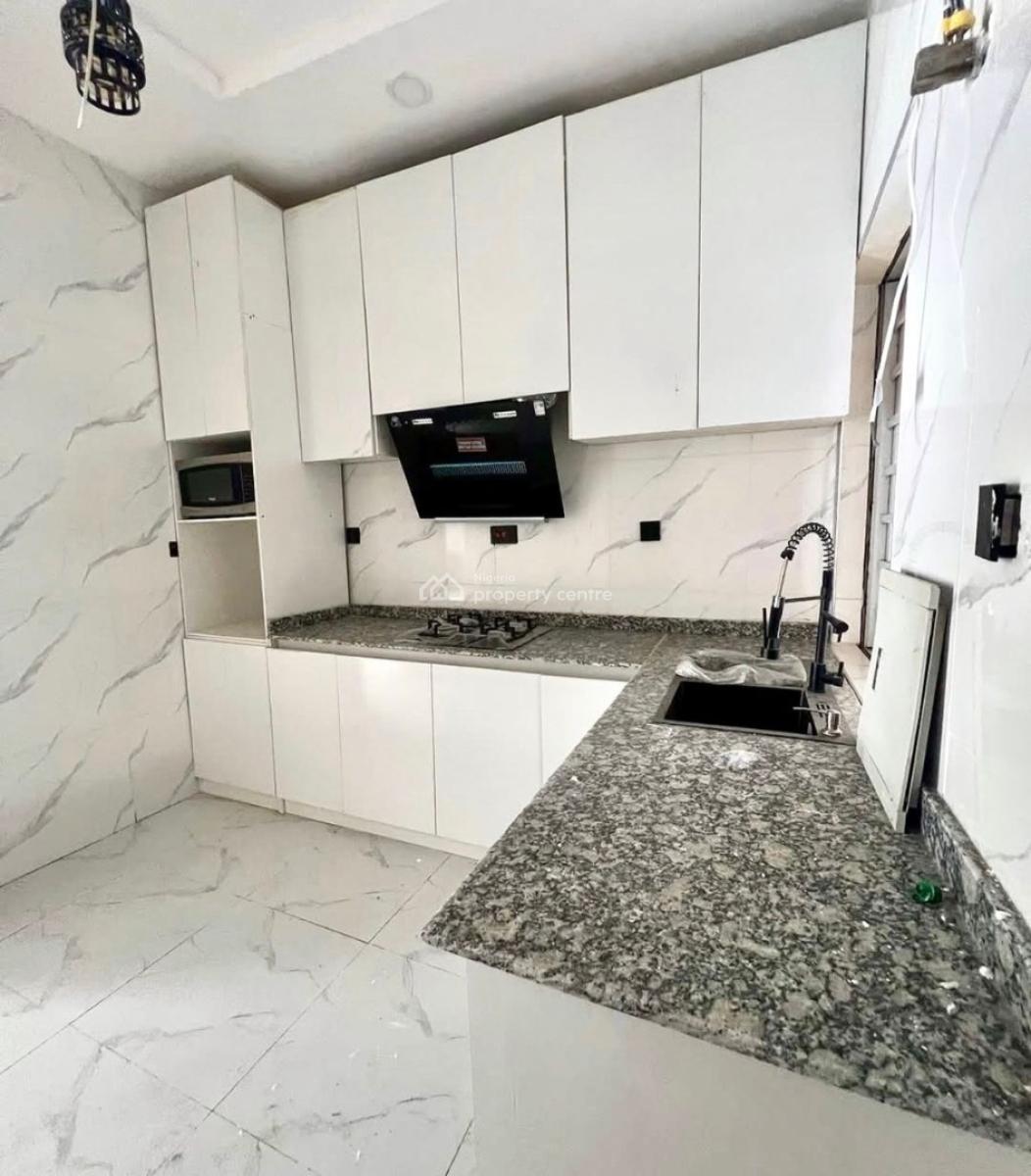 Elegant 4-bedroom Semi-detached Duplex with Bq, Ikota, Lekki, Lagos, Semi-detached Duplex for Rent