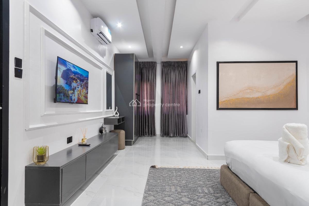 Luxury 2bed Apartment with Snooker, Off Admiralty, Lekki Phase 1, Lekki, Lagos, Flat / Apartment Short Let