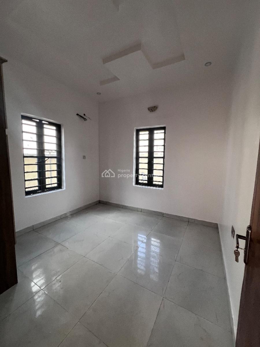 a Well Built 2bedroom Apartment, Before Novare Shoprite Ajah, Lekki Phase 2, Lekki, Lagos, Flat / Apartment for Rent