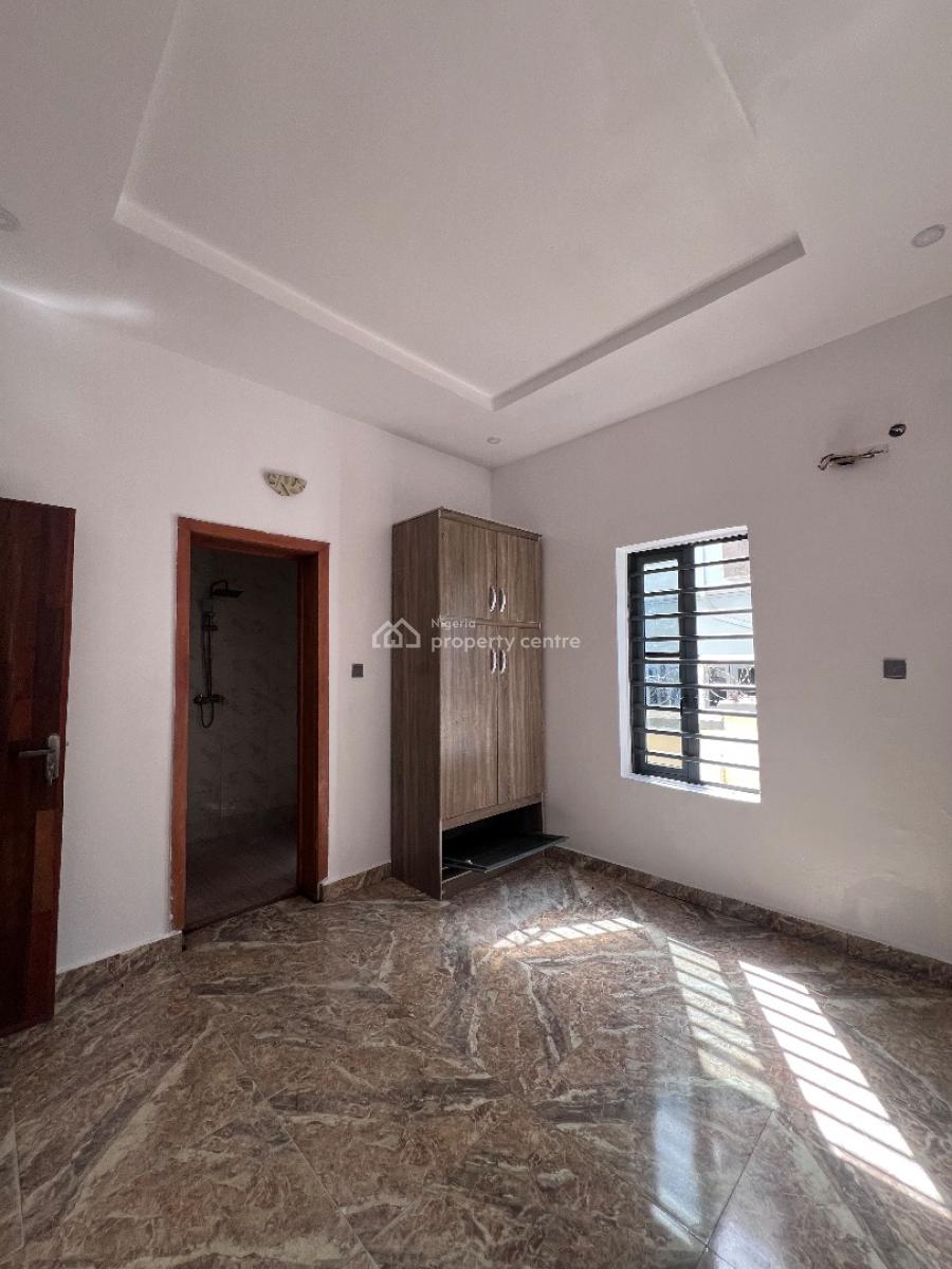 a Well Built 2bedroom Apartment, Before Novare Shoprite Ajah, Lekki Phase 2, Lekki, Lagos, Flat / Apartment for Rent