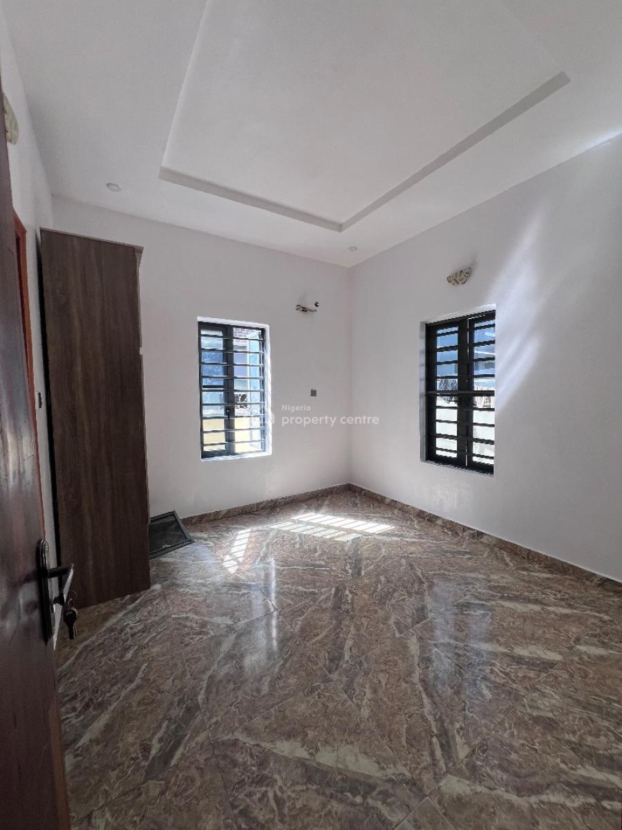 a Well Built 2bedroom Apartment, Before Novare Shoprite Ajah, Lekki Phase 2, Lekki, Lagos, Flat / Apartment for Rent