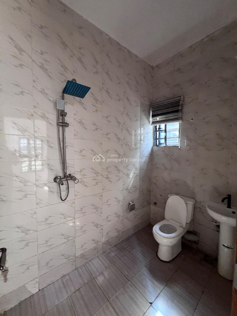 a Well Built 2bedroom Apartment, Before Novare Shoprite Ajah, Lekki Phase 2, Lekki, Lagos, Flat / Apartment for Rent