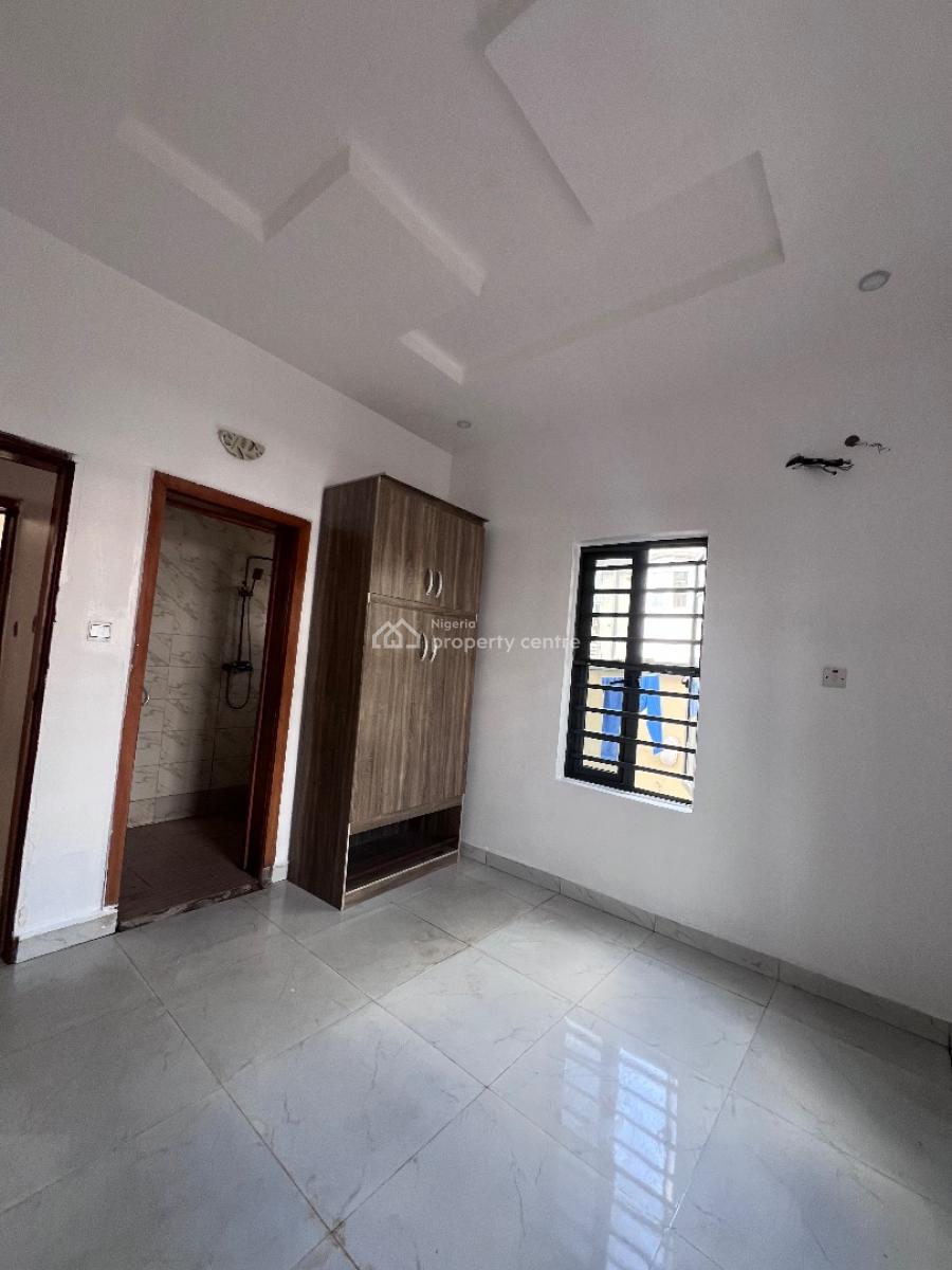a Well Built 2bedroom Apartment, Before Novare Shoprite Ajah, Lekki Phase 2, Lekki, Lagos, Flat / Apartment for Rent