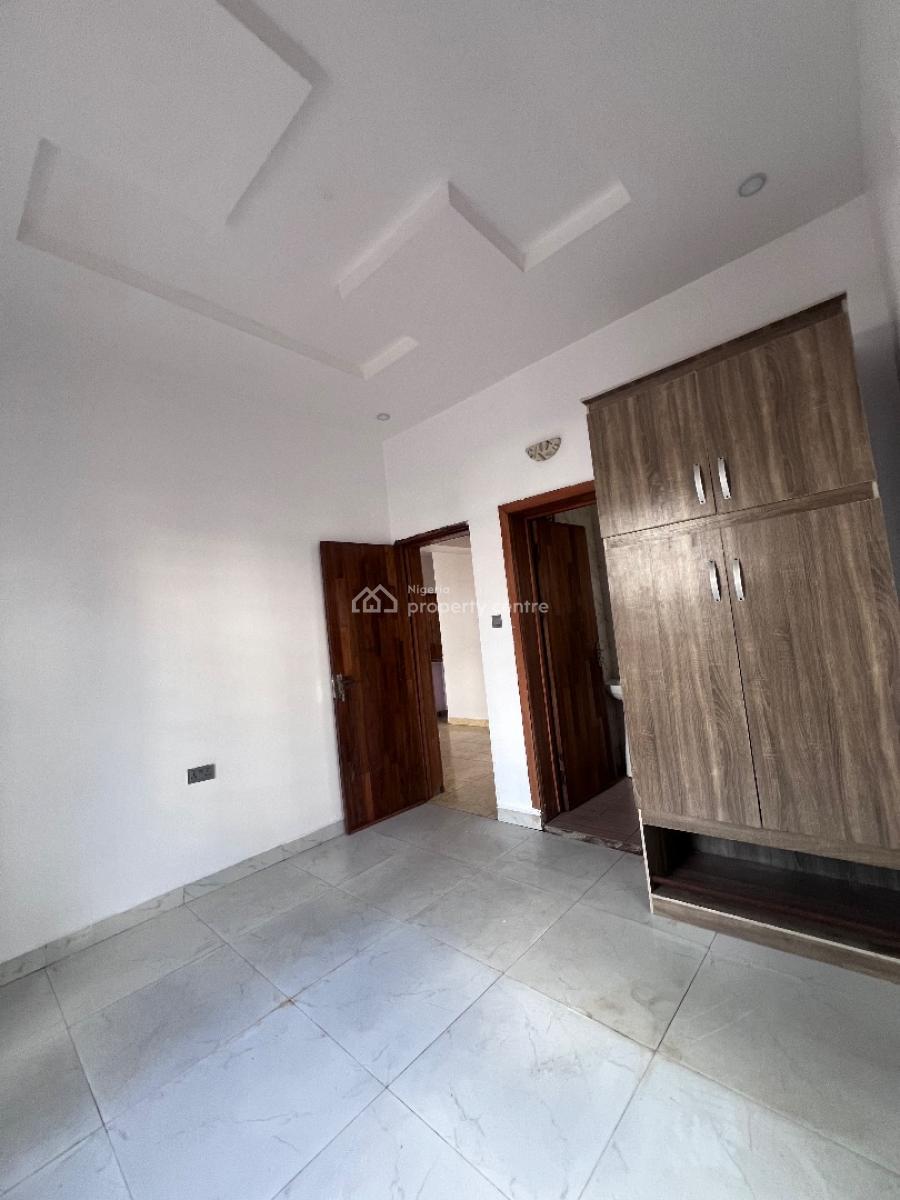 a Well Built 2bedroom Apartment, Before Novare Shoprite Ajah, Lekki Phase 2, Lekki, Lagos, Flat / Apartment for Rent