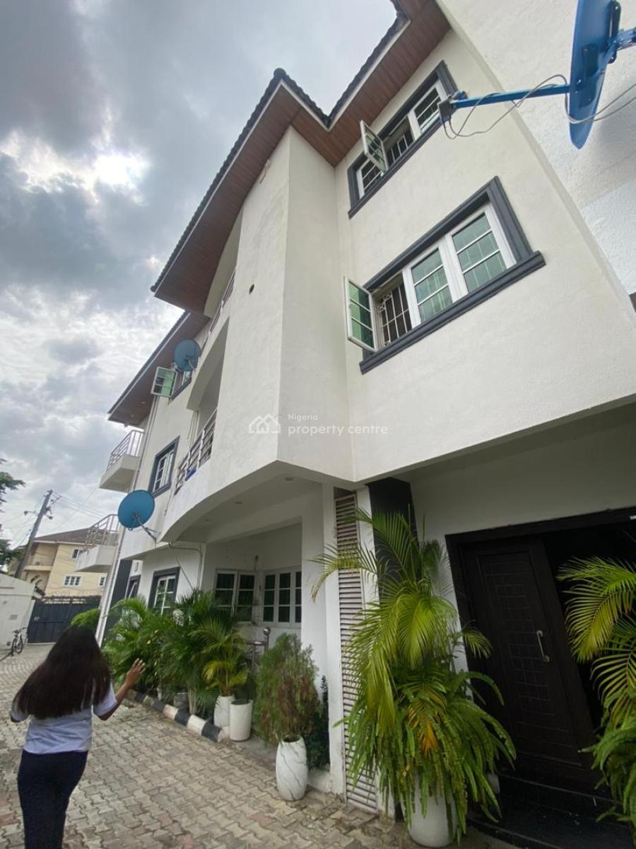 Luxury Renovated 3 Bedrooms Apartment with a Bq, Off Admiralty Way, Lekki Phase 1, Lekki, Lagos, Flat / Apartment for Rent