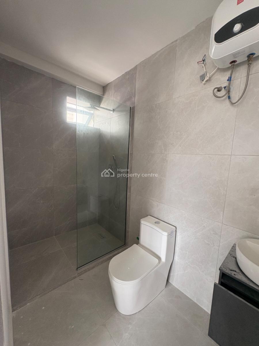 3 Bedroom with Bq Beautifully Built and Spacious, Lekki Phase 1, Lekki, Lagos, Flat / Apartment for Rent