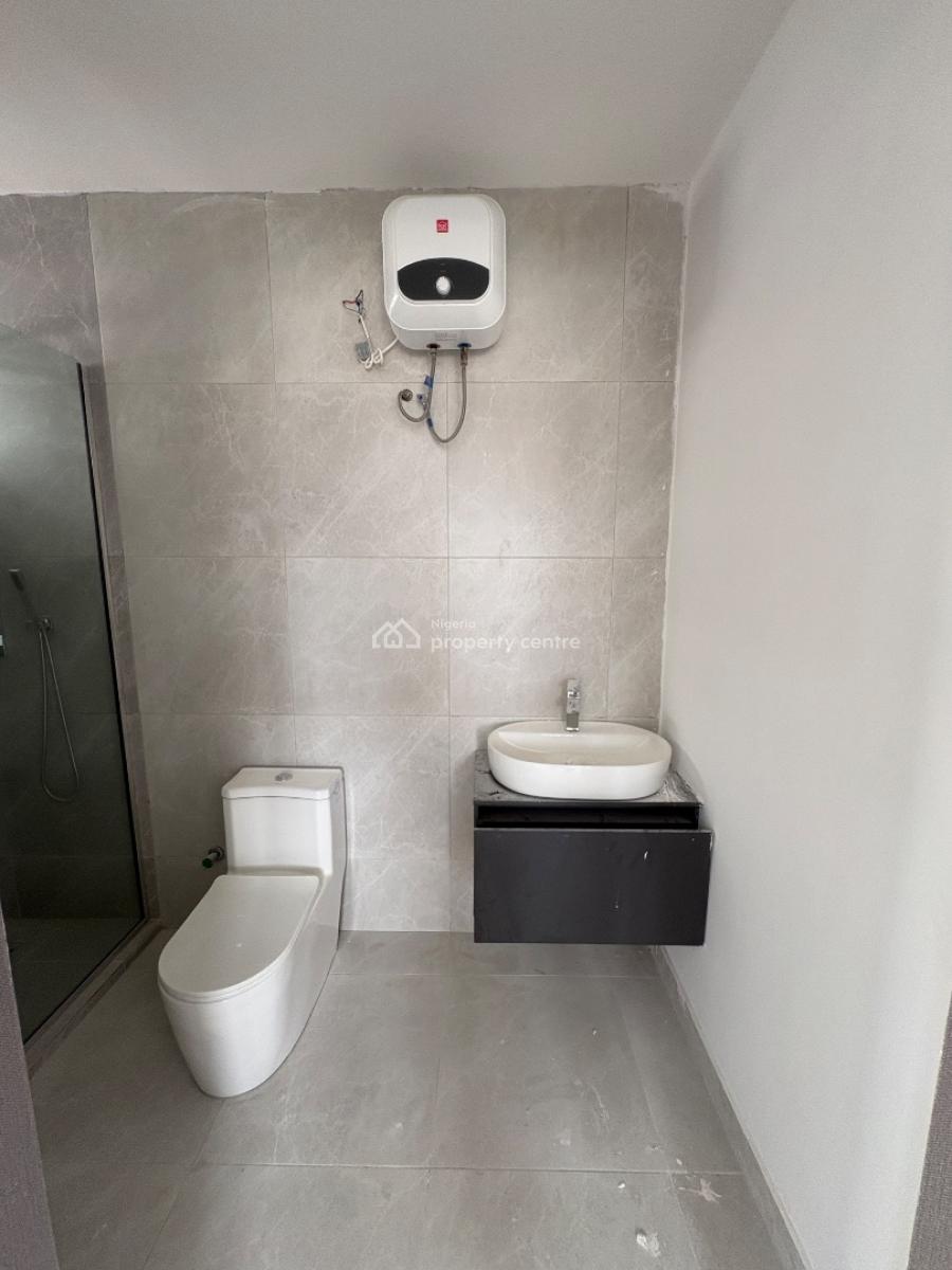 3 Bedroom with Bq Beautifully Built and Spacious, Lekki Phase 1, Lekki, Lagos, Flat / Apartment for Rent