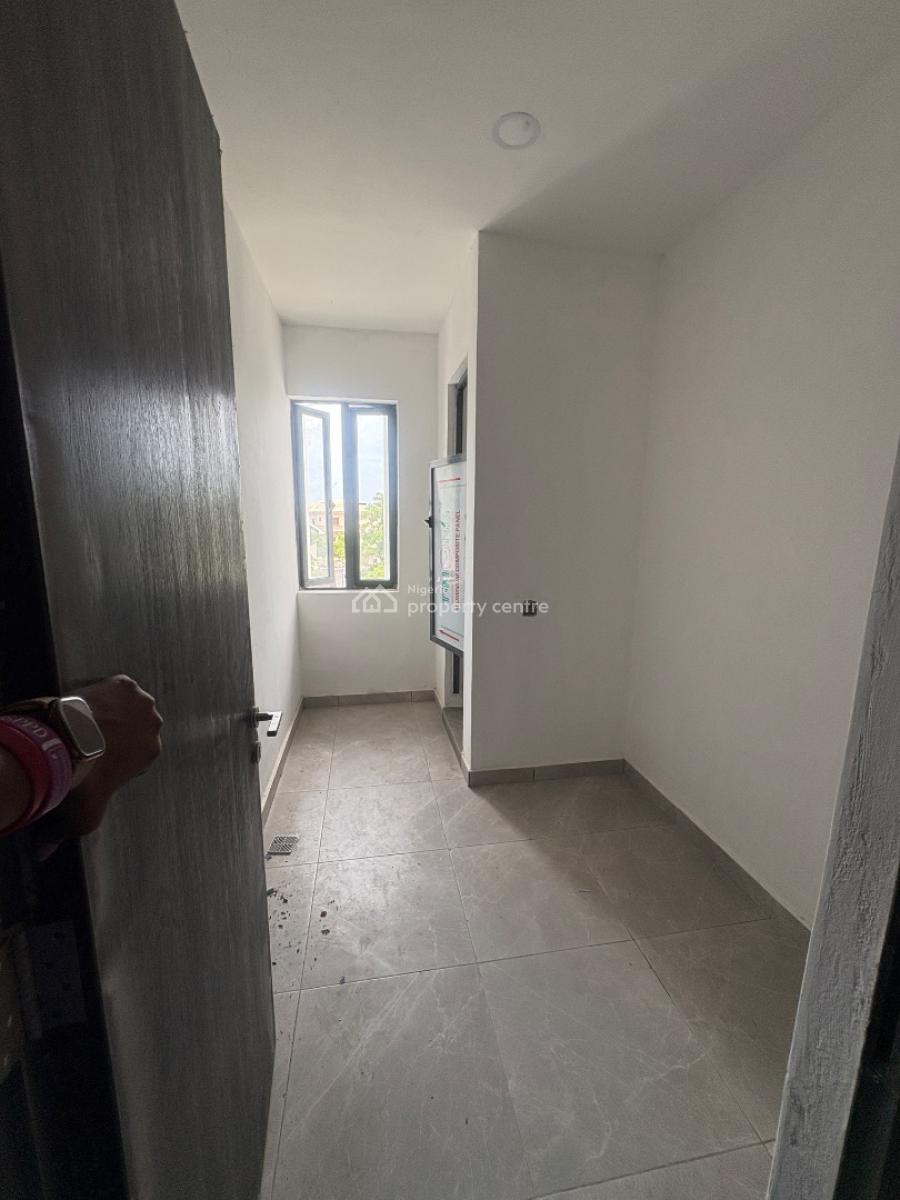 3 Bedroom with Bq Beautifully Built and Spacious, Lekki Phase 1, Lekki, Lagos, Flat / Apartment for Rent