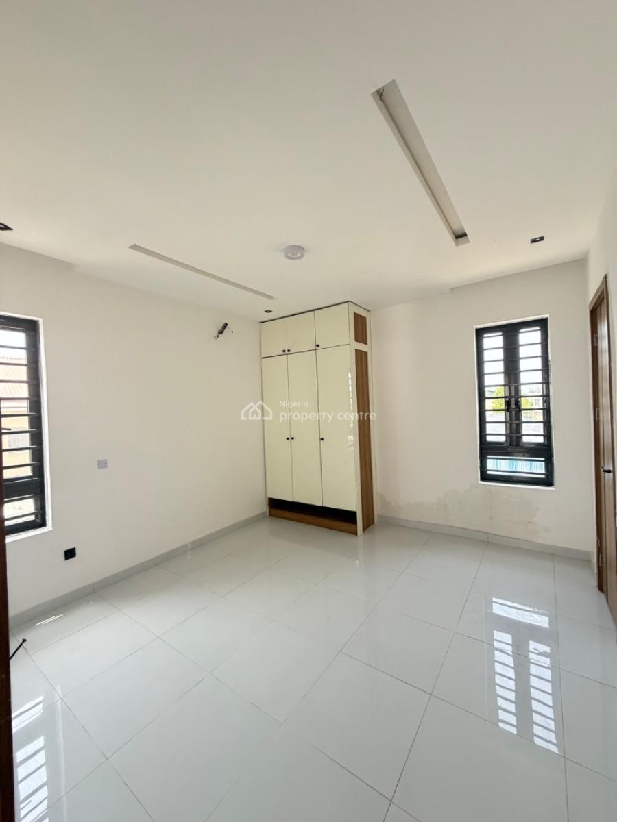 Well Spacious 2 Bedrooms Apartment, Vgc, Lekki, Lagos, Flat / Apartment for Sale