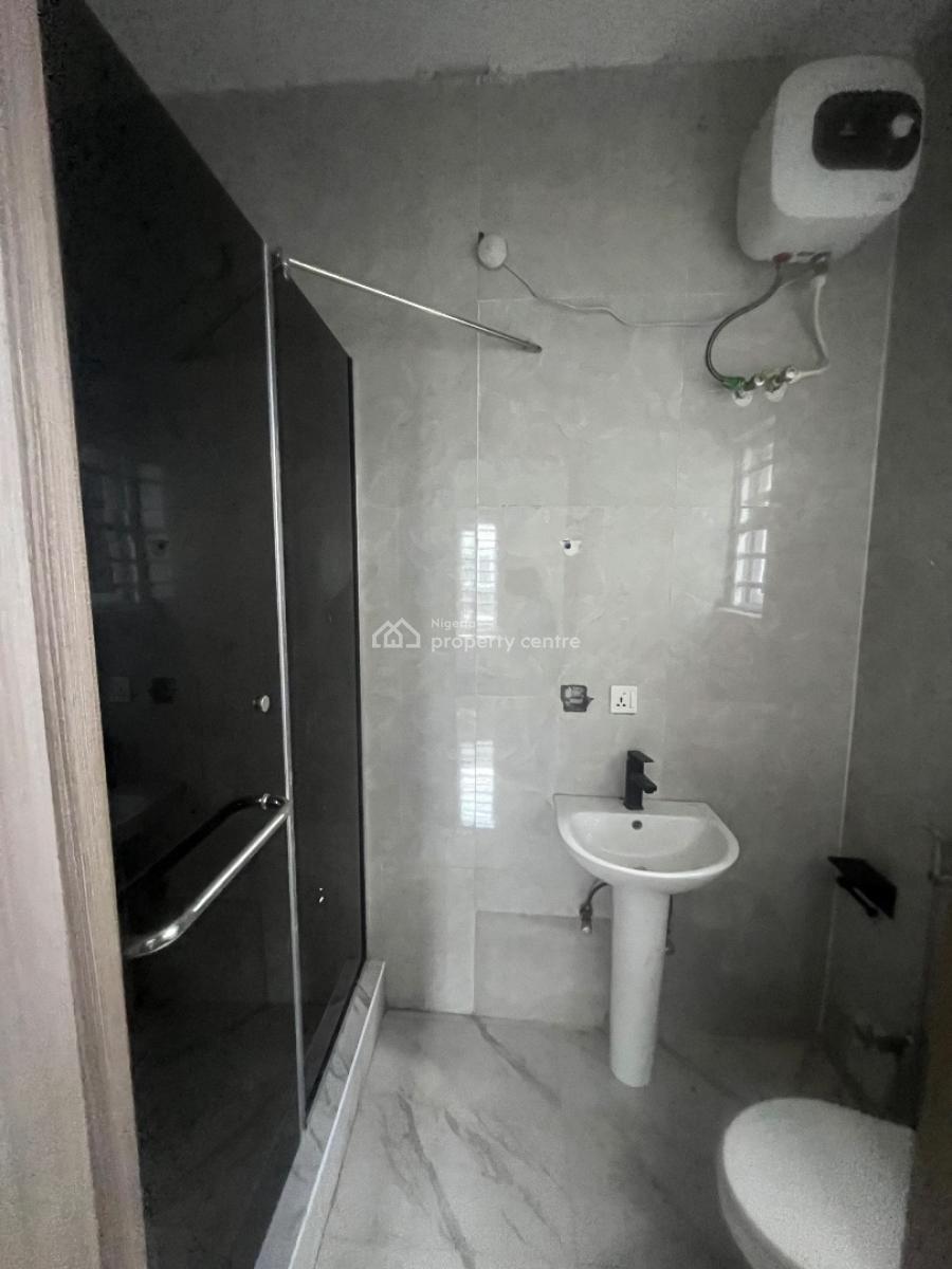 Luxury Brand New 2 Bedroom Flat Upstairs, Mobil Road, Ilaje, Ajah, Lagos, Flat / Apartment for Rent