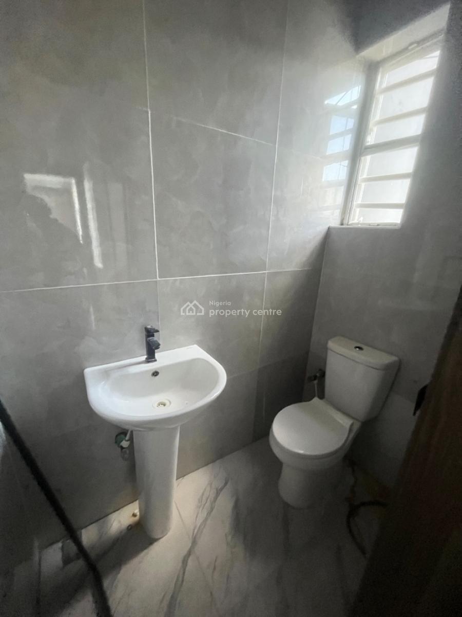 Luxury Brand New 2 Bedroom Flat Upstairs, Mobil Road, Ilaje, Ajah, Lagos, Flat / Apartment for Rent