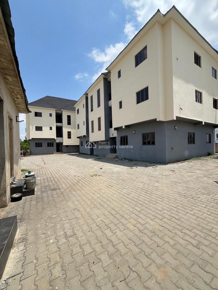 Semi Detached Duplex  with 1 Bedroom Bq, Guzape District, Abuja, Semi-detached Duplex for Sale