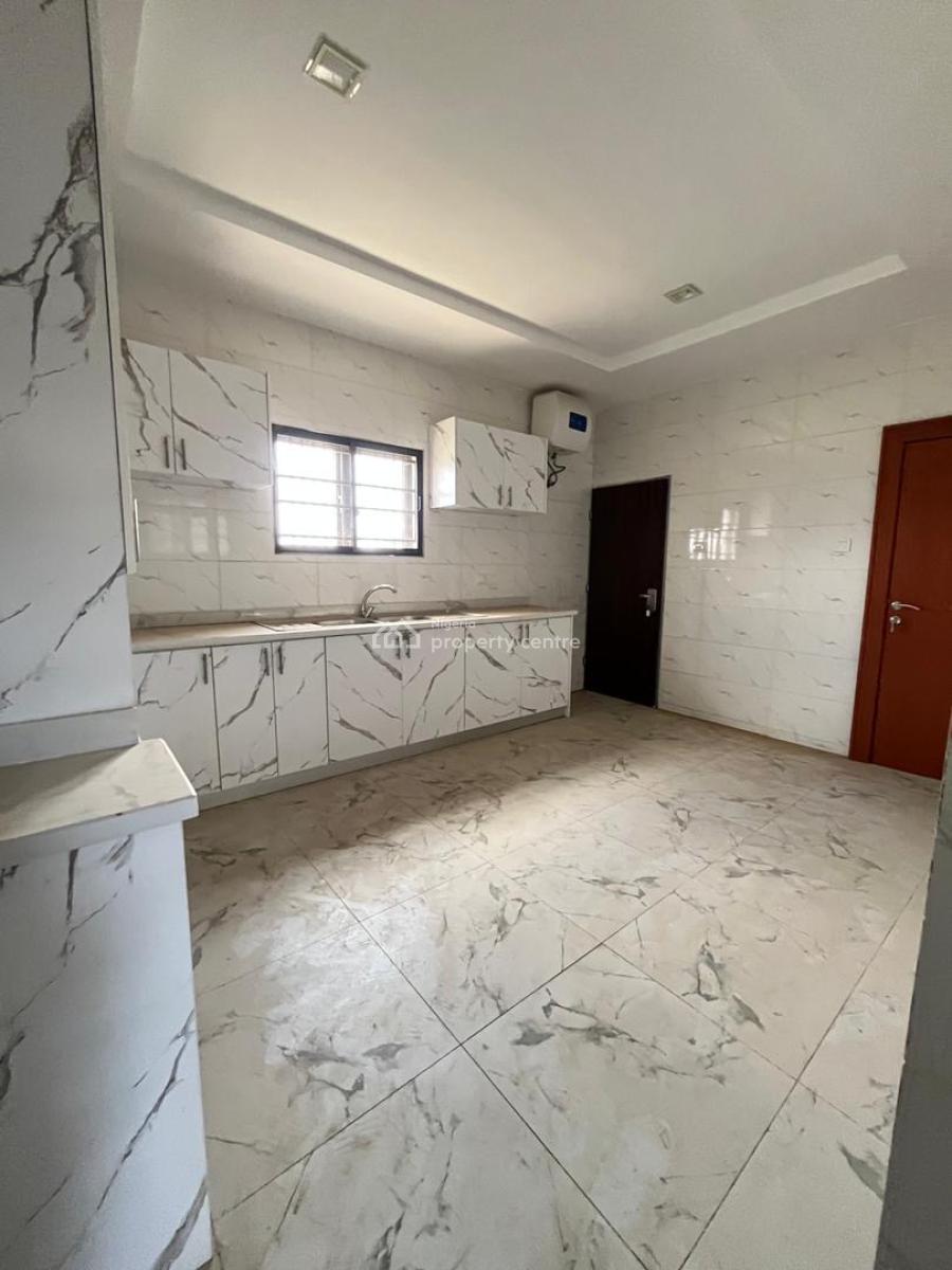 Semi Detached Duplex  with 1 Bedroom Bq, Guzape District, Abuja, Semi-detached Duplex for Sale