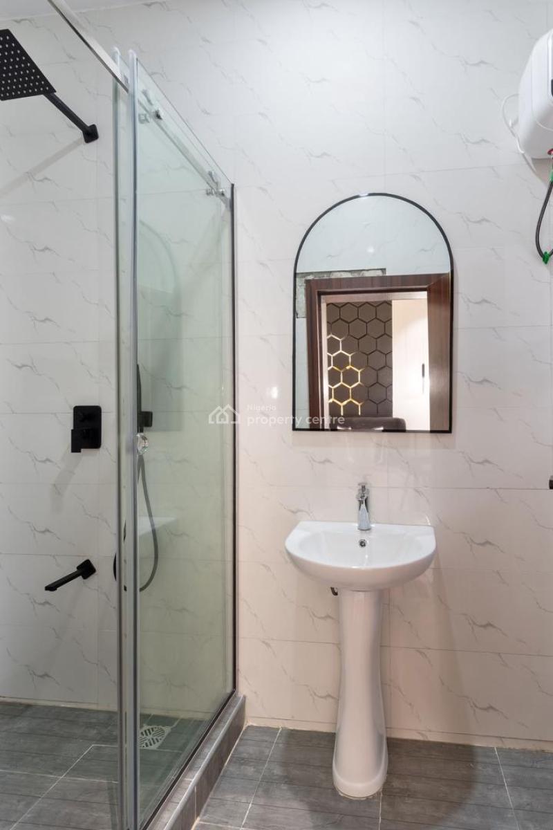 Luxury Three Bedroom with Ps5, Swimming Pool, Lekki Phase 1, Lekki, Lagos, Flat / Apartment Short Let