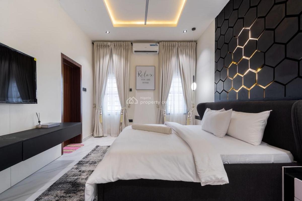 Luxury Three Bedroom with Ps5, Swimming Pool, Lekki Phase 1, Lekki, Lagos, Flat / Apartment Short Let