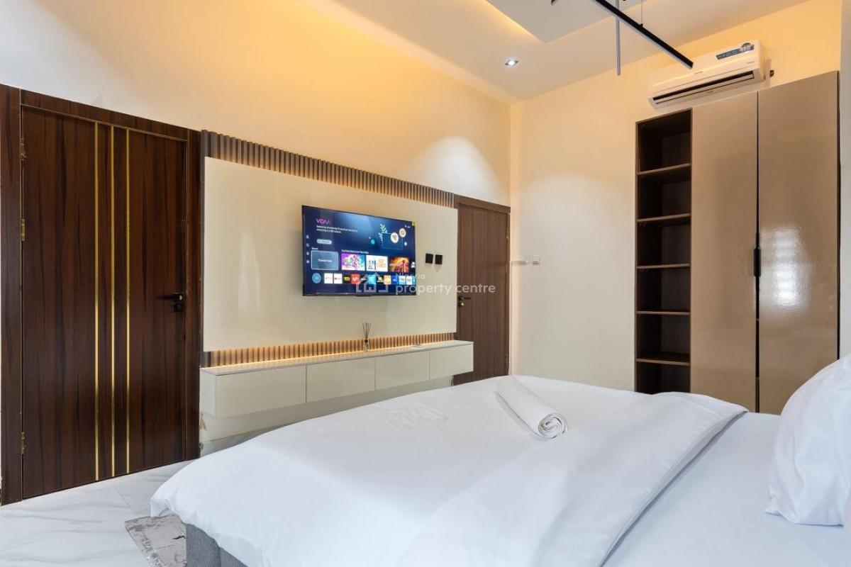 Luxury Three Bedroom with Ps5, Swimming Pool, Lekki Phase 1, Lekki, Lagos, Flat / Apartment Short Let