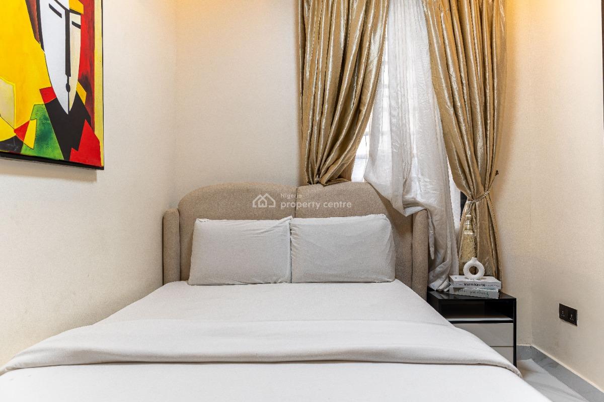 Spacious Luxurious 2 Bedroom Apartment with Spacious Back Yard and Pool, Lekki Phase 1, Lekki, Lagos, Flat / Apartment for Sale