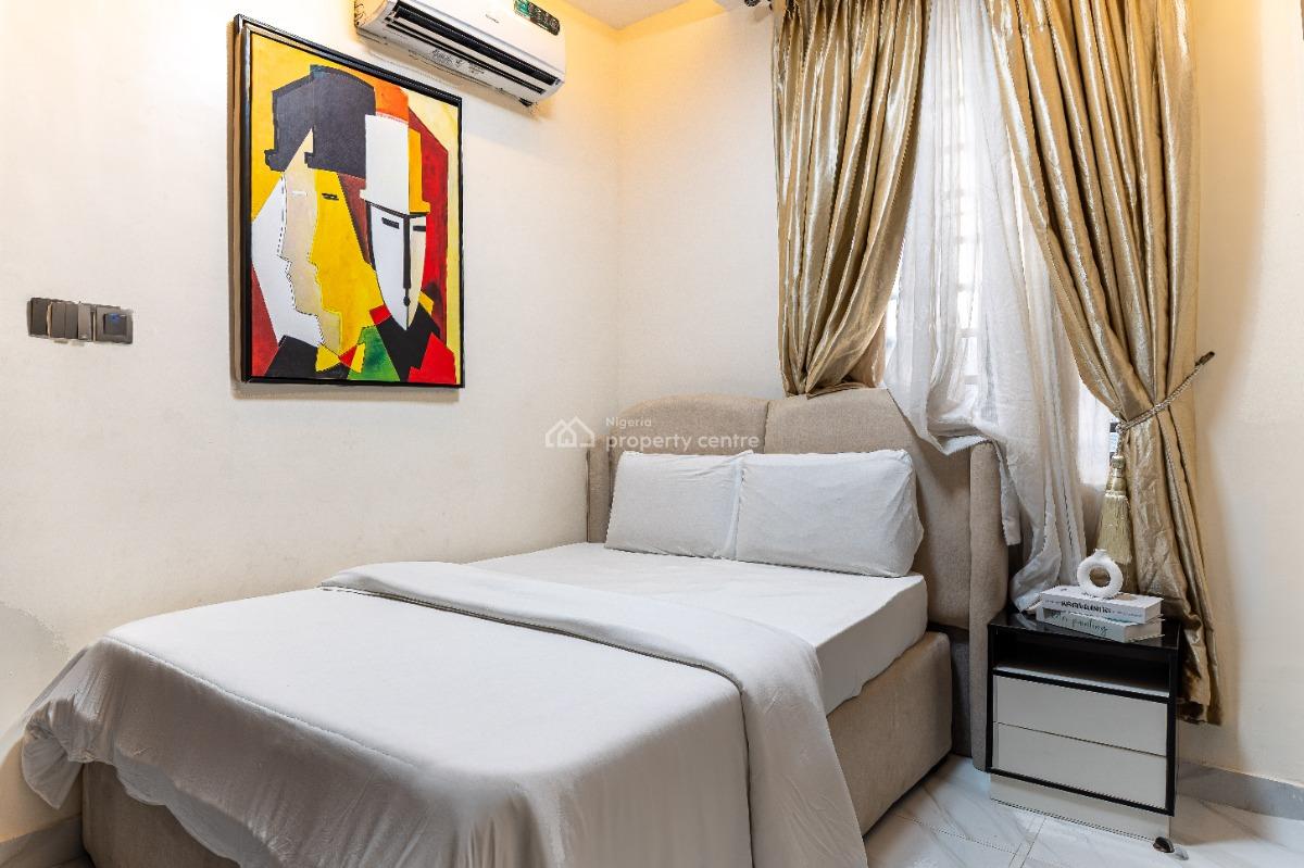 Spacious Luxurious 2 Bedroom Apartment with Spacious Back Yard and Pool, Lekki Phase 1, Lekki, Lagos, Flat / Apartment for Sale