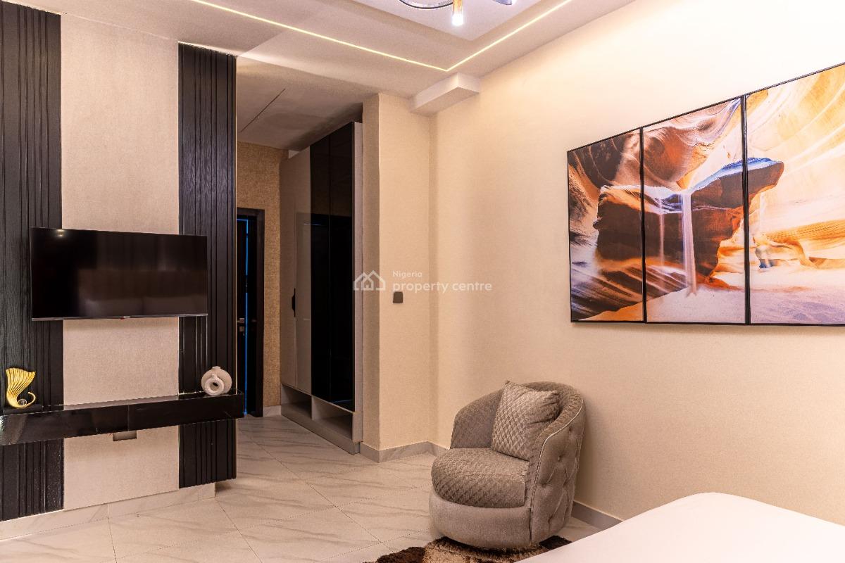Spacious Luxurious 2 Bedroom Apartment with Spacious Back Yard and Pool, Lekki Phase 1, Lekki, Lagos, Flat / Apartment for Sale