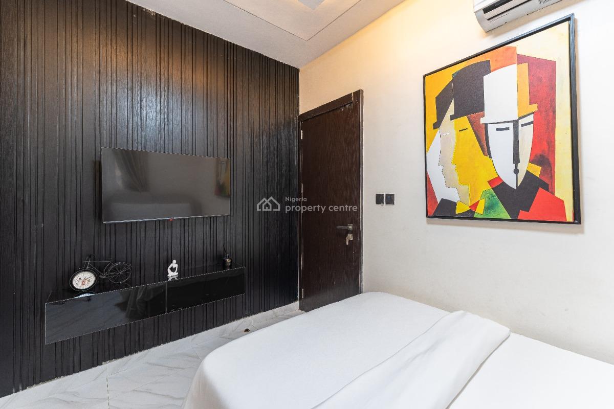 Spacious Luxurious 2 Bedroom Apartment with Spacious Back Yard and Pool, Lekki Phase 1, Lekki, Lagos, Flat / Apartment for Sale