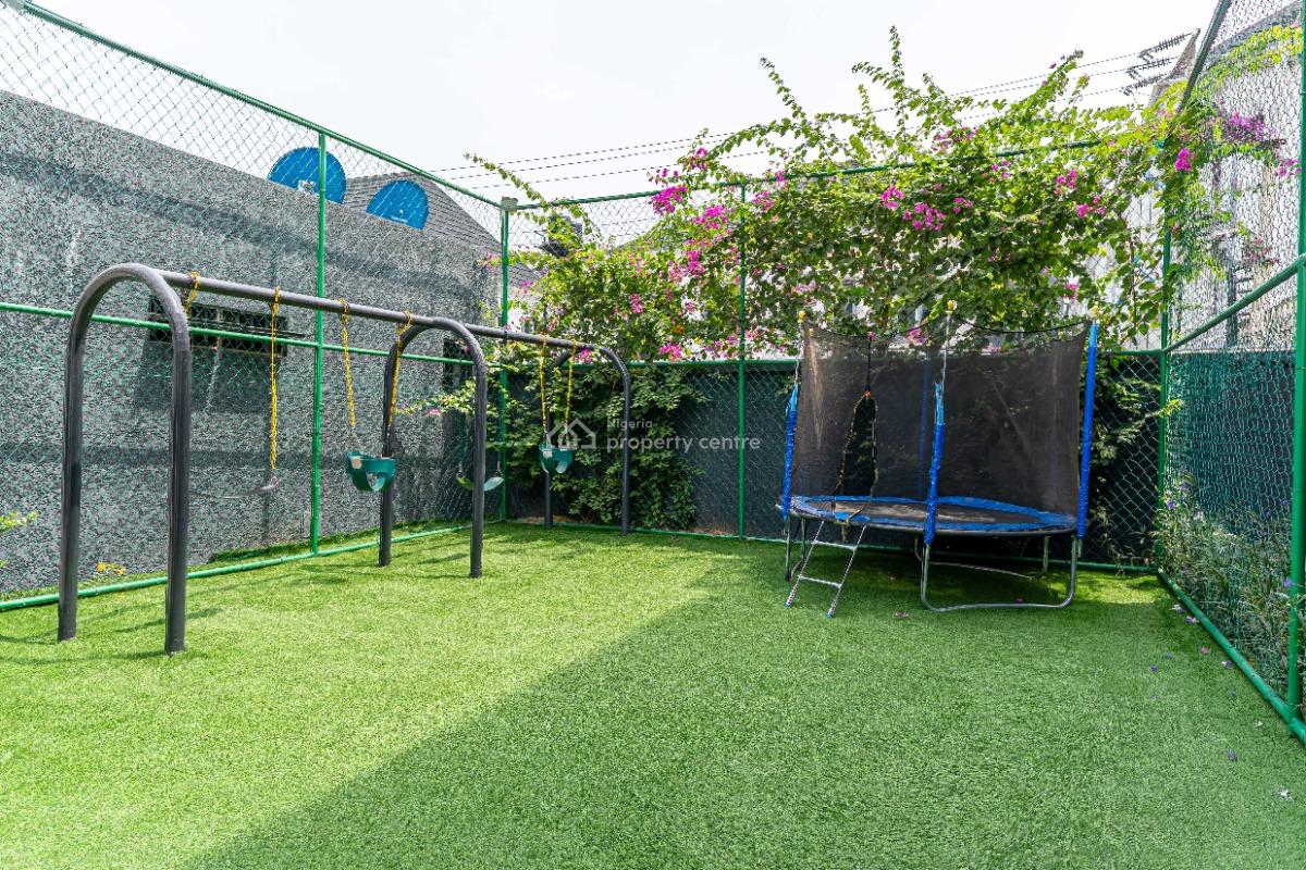 Spacious Luxurious 2 Bedroom Apartment with Spacious Back Yard and Pool, Lekki Phase 1, Lekki, Lagos, Flat / Apartment for Sale