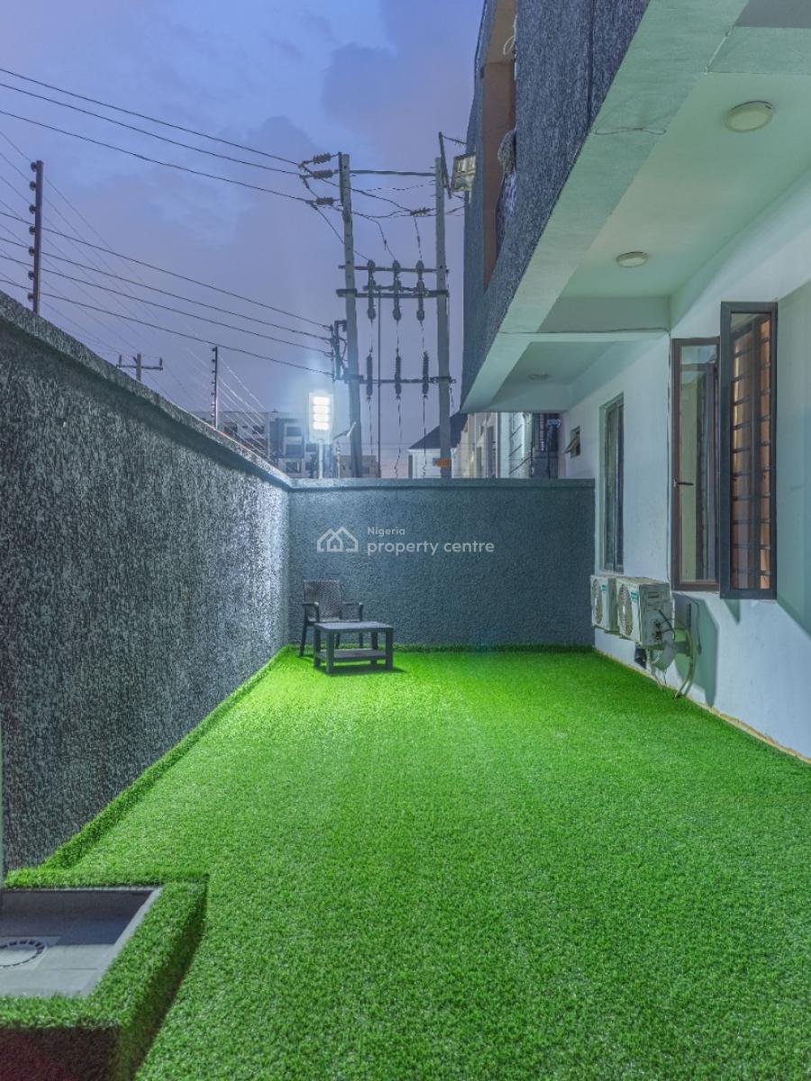 Spacious Luxurious 2 Bedroom Apartment with Spacious Back Yard and Pool, Lekki Phase 1, Lekki, Lagos, Flat / Apartment for Sale