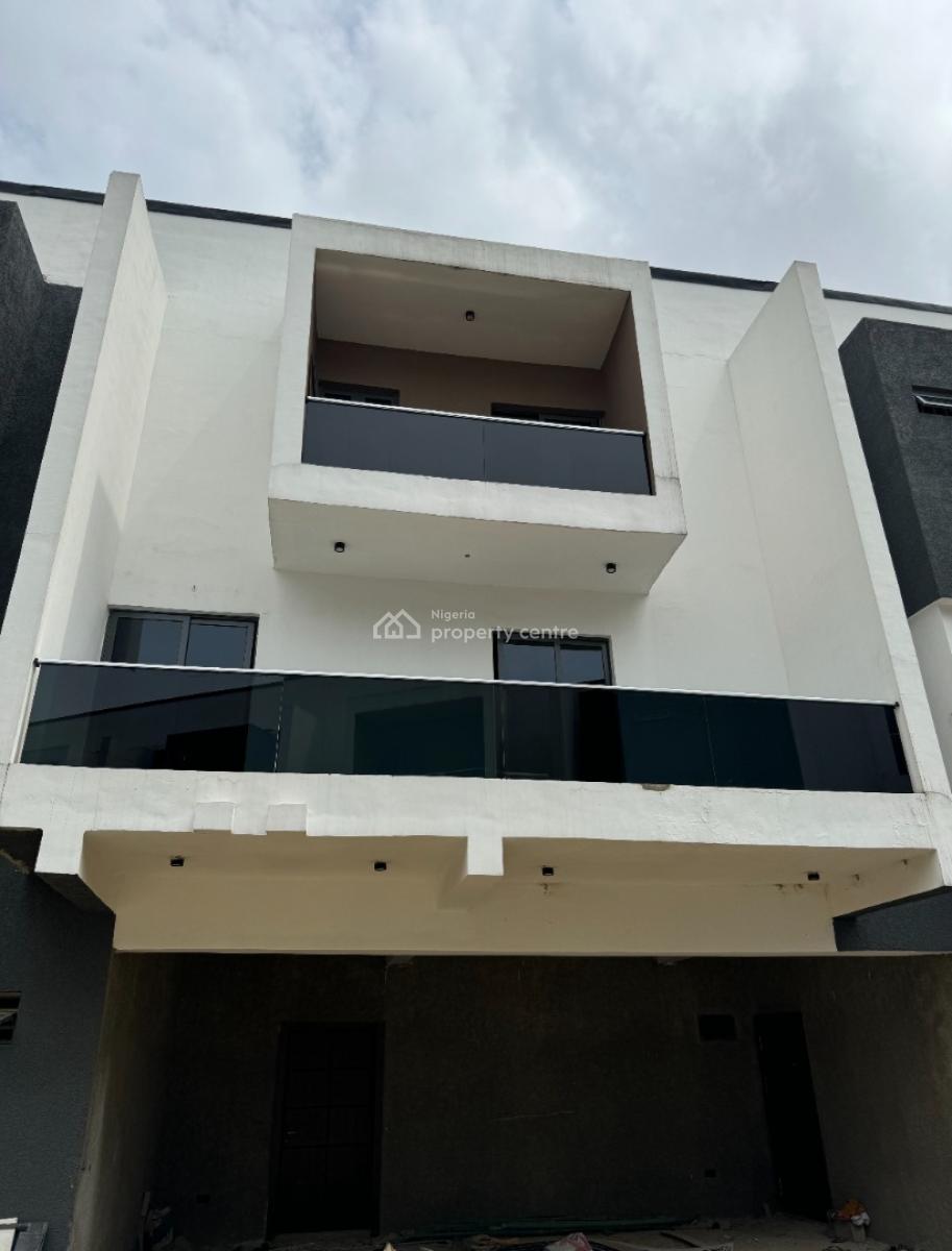 Spacious Luxurious 2 Bedroom Apartment with Spacious Back Yard and Pool, Lekki Phase 1, Lekki, Lagos, Flat / Apartment for Sale