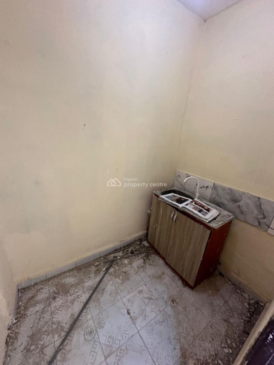 a Spacious One Bedroom Apartment in a Good Environment, 3rd Avenue, Gwarinpa, Abuja, Mini Flat (room and Parlour) for Rent