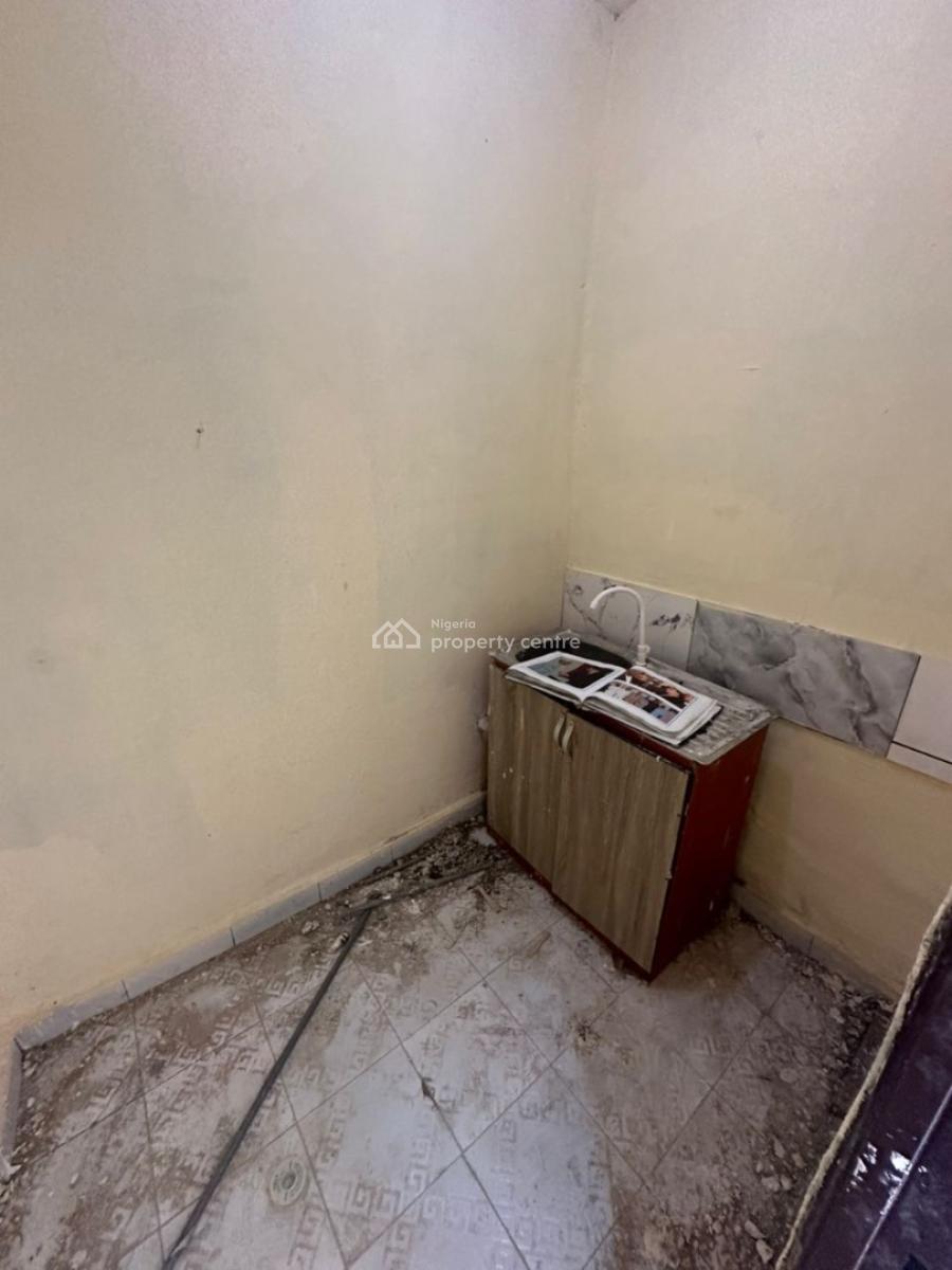 a Spacious One Bedroom Apartment in a Good Environment, 3rd Avenue, Gwarinpa, Abuja, Mini Flat (room and Parlour) for Rent