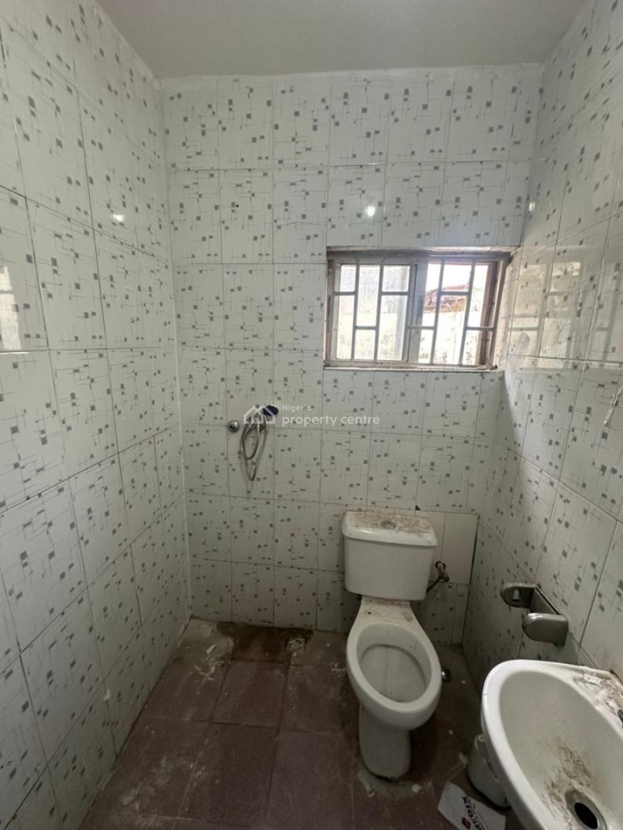 a Spacious Room Self Contain Apartment in a Good Neighborhood, 3rd Avenue, Gwarinpa, Abuja, Self Contain (single Rooms) for Rent
