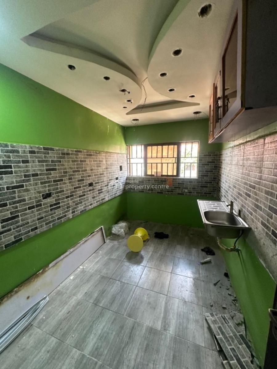 Two Bedroom Apartment in a Good Neighborhood, Off Aminu Kano Crescent, Wuse 2, Abuja, Flat / Apartment for Rent