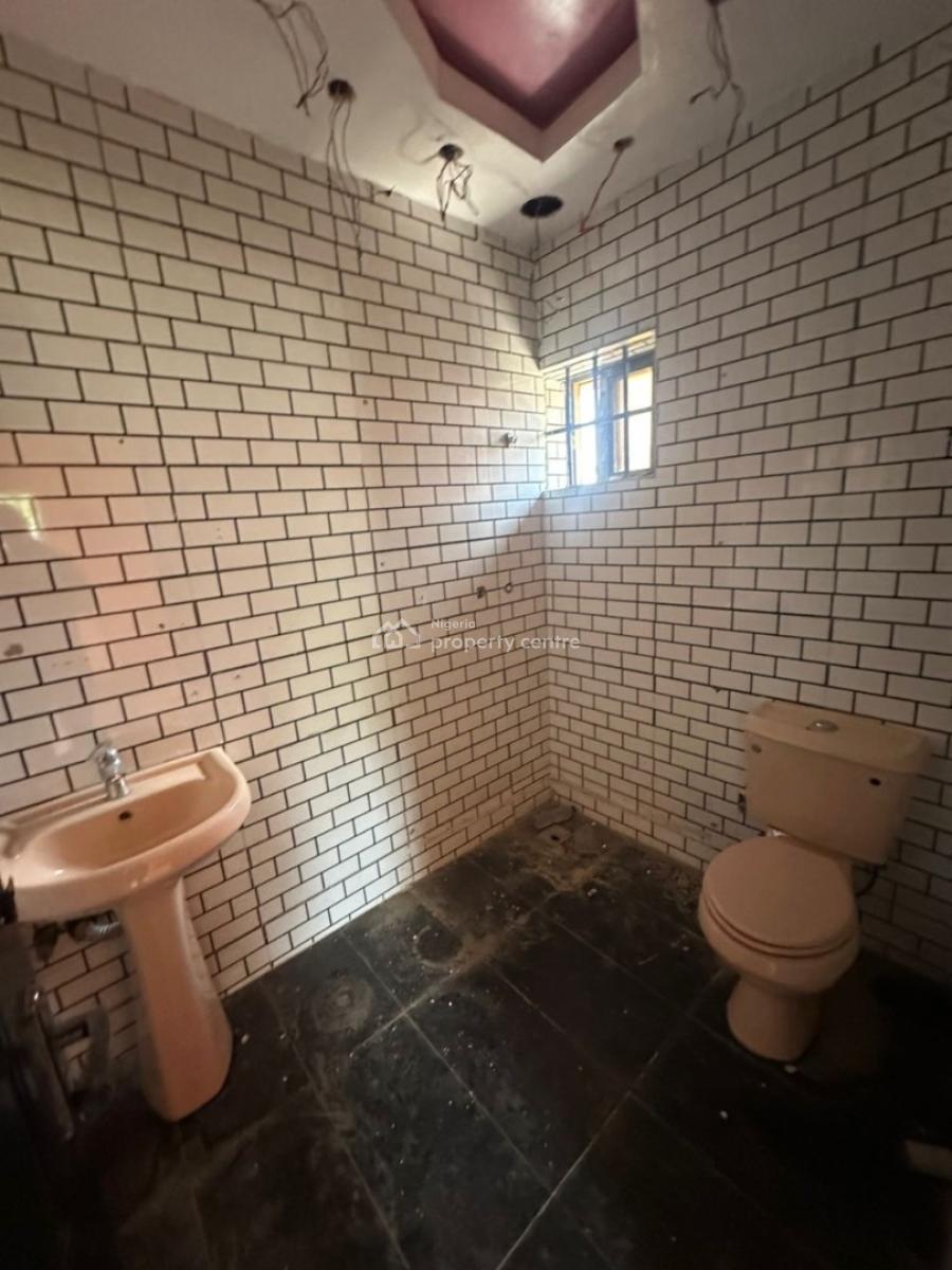 Two Bedroom Apartment in a Good Neighborhood, Off Aminu Kano Crescent, Wuse 2, Abuja, Flat / Apartment for Rent