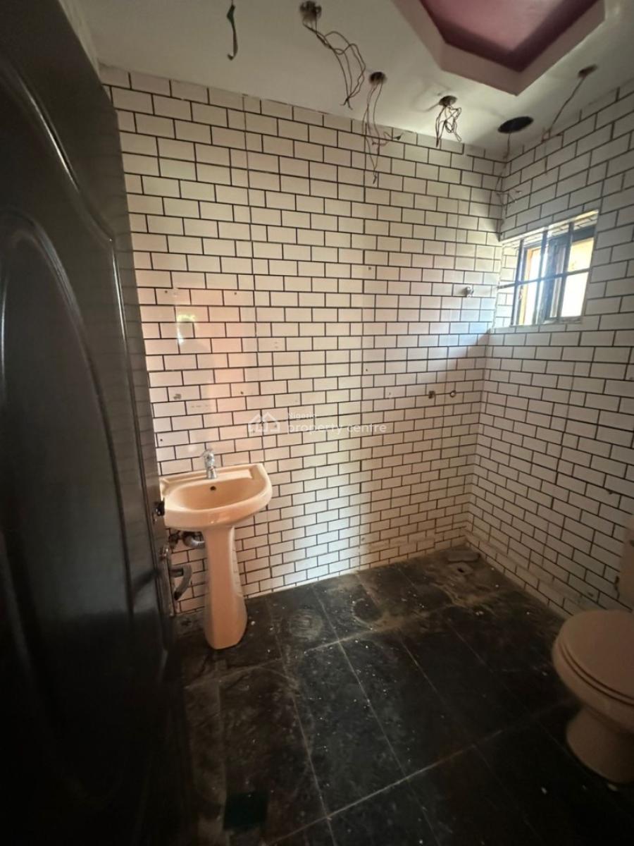 Two Bedroom Apartment in a Good Neighborhood, Off Aminu Kano Crescent, Wuse 2, Abuja, Flat / Apartment for Rent