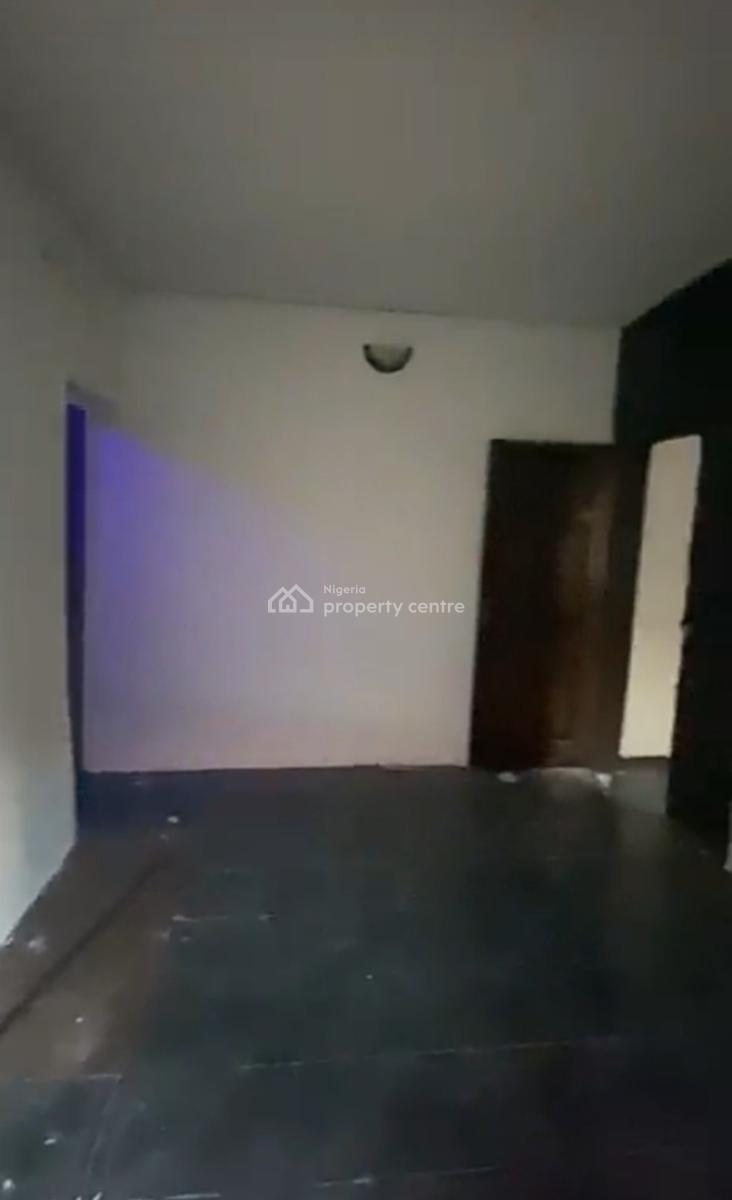 Spacious Mini Flat at Thomas Estate { Video}, Thomas Estate, Ajah, Lagos, Mini Flat (room and Parlour) for Rent