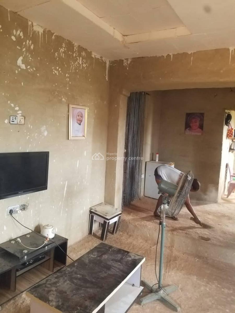2 Bedroom Flat All Rooms Ensuite, Ebenezers School, First Power Line Oleguneru Road, Eleyele, Ibadan, Oyo, Block of Flats for Sale