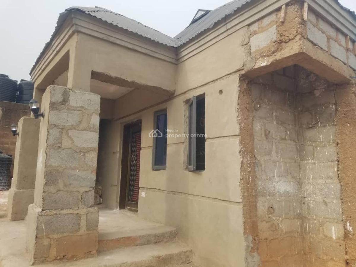 2 Bedroom Flat All Rooms Ensuite, Ebenezers School, First Power Line Oleguneru Road, Eleyele, Ibadan, Oyo, Block of Flats for Sale