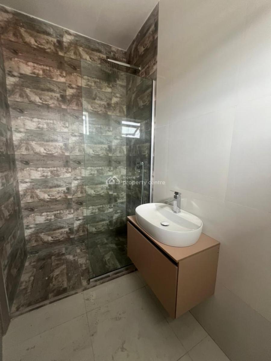 Exclusive 2 Bedroom Apartment with Bq, Pool, Gym, Central Gas, Lekki Phase 1 Admiralty, Lekki, Lagos, Flat / Apartment for Rent