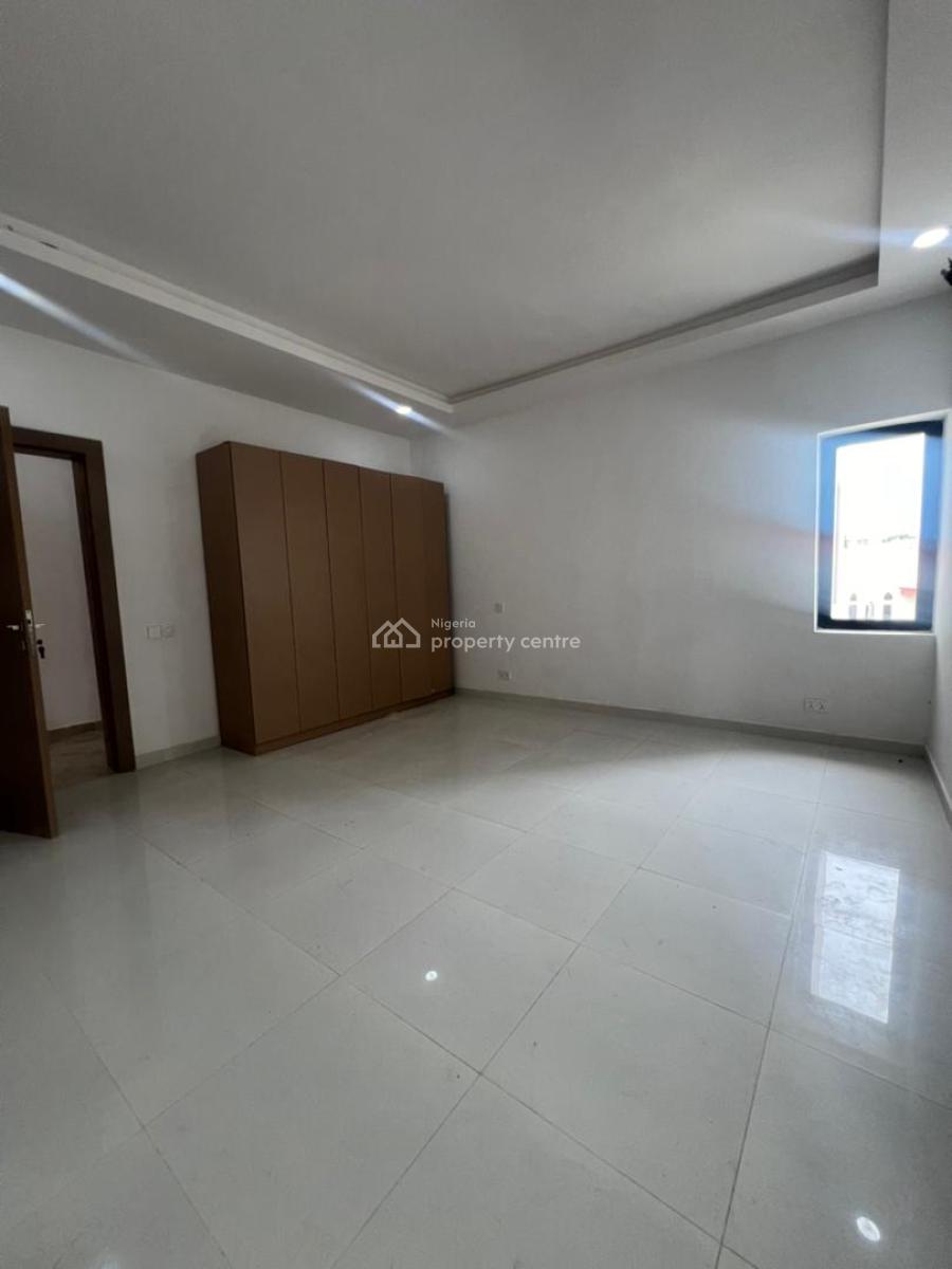 Exclusive 2 Bedroom Apartment with Bq, Pool, Gym, Central Gas, Lekki Phase 1 Admiralty, Lekki, Lagos, Flat / Apartment for Rent